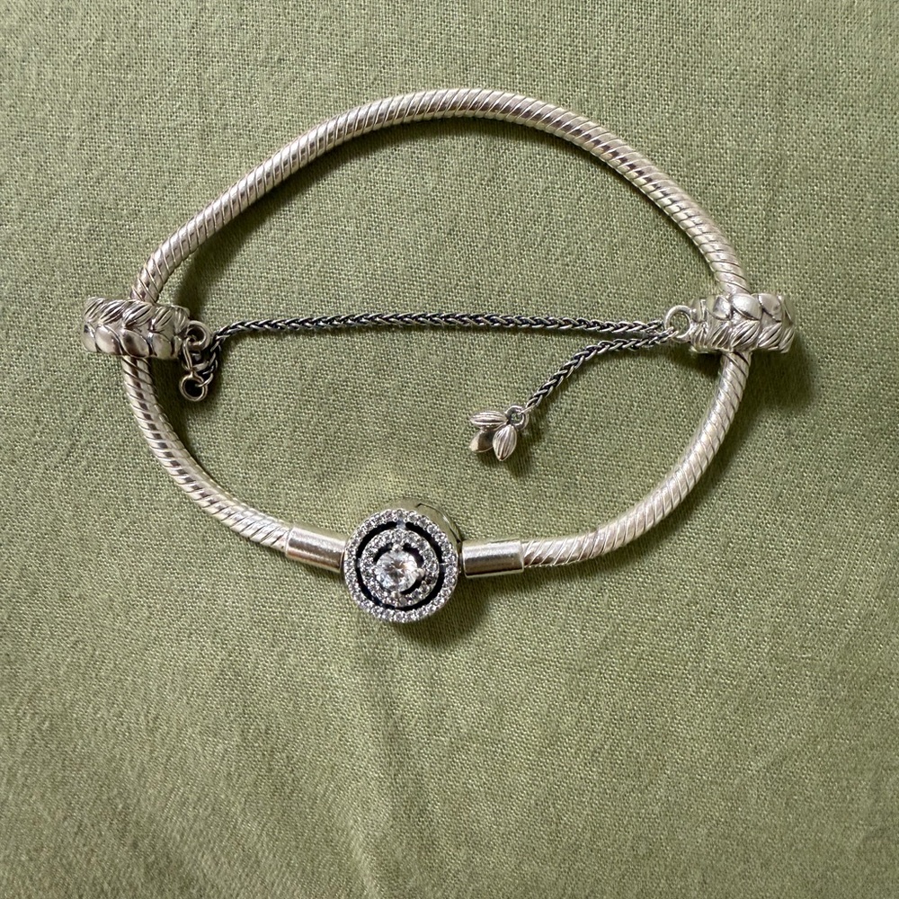 Elegant Silver Bracelet with Crystal Accents
